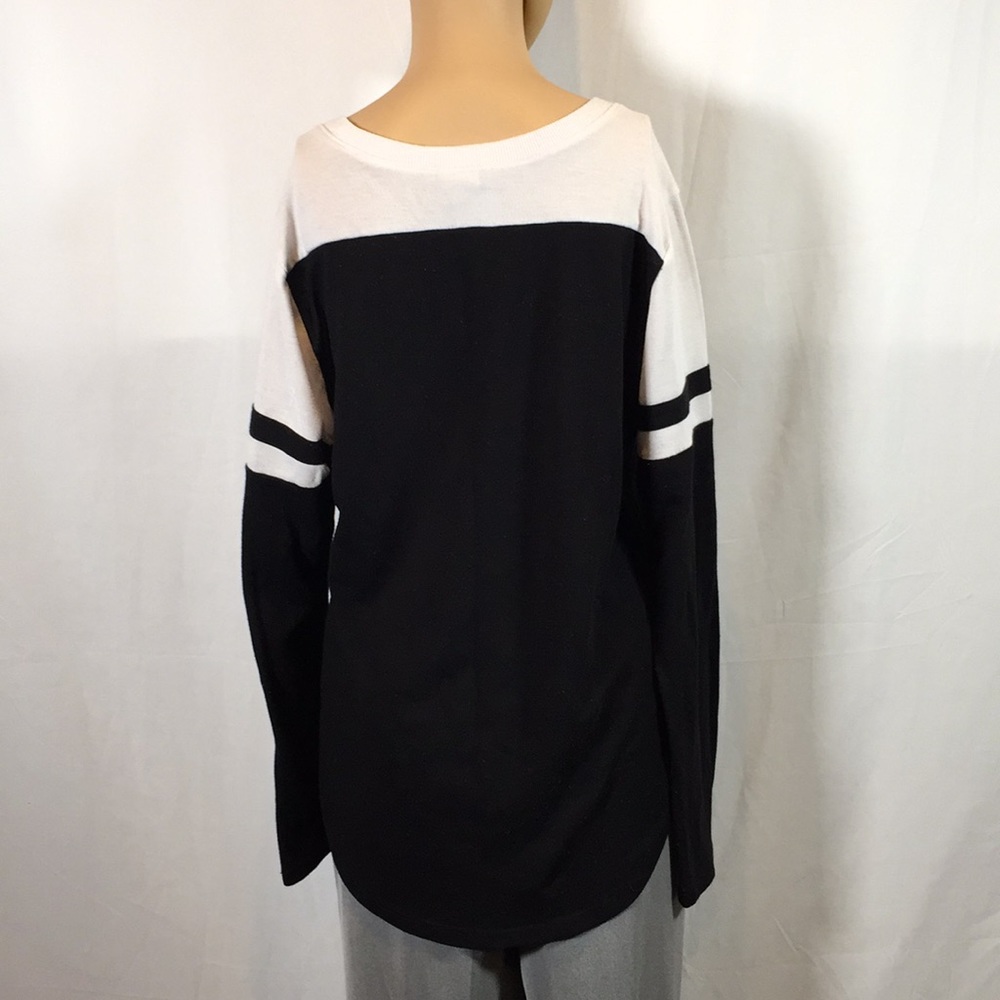 Modern Lux sweater - Picture 2 of 5